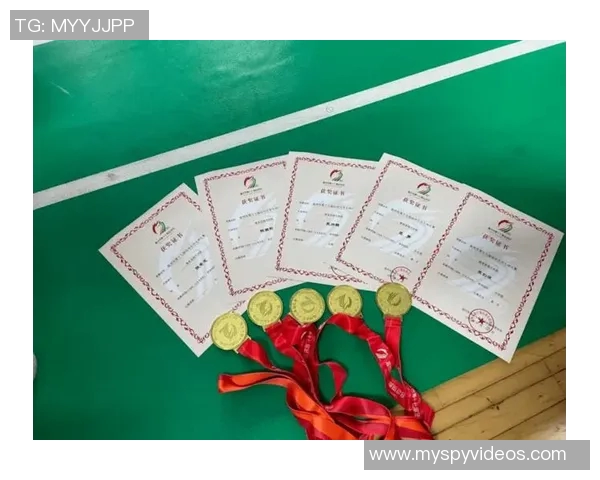 南京羽毛球队与杭州羽毛球队赛后复盘分析个人能力的对比与启示