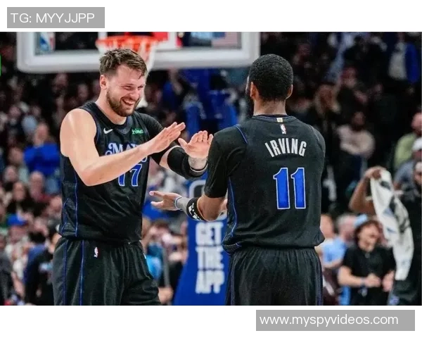 东契奇狂砍73分刷新现役得分纪录独行侠力克太阳终结其11连胜辉煌