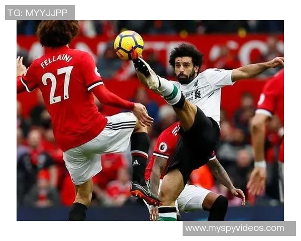 巴萨与米兰激战中争议判罚引发球迷热议与媒体关注 巴萨与米兰激战中争议判罚引发球迷热议与媒体关注