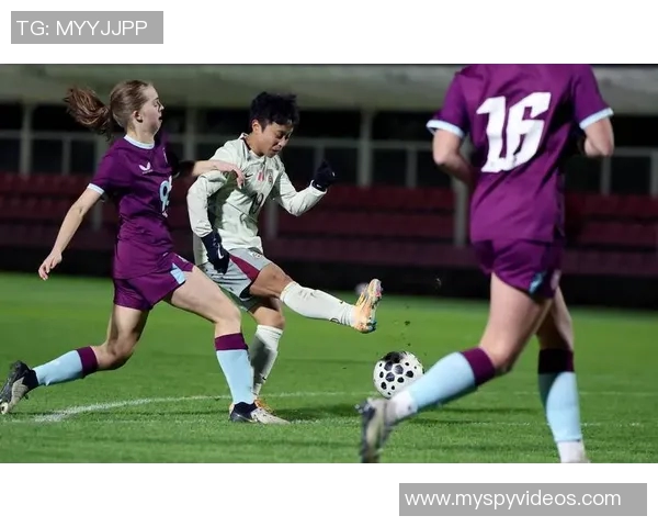 2013年中国足球队与伊朗队激战回顾及比赛精彩瞬间分析 2013年中国足球队与伊朗队激战回顾及比赛精彩瞬间分析