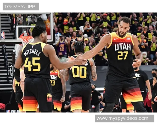 金州勇士与犹他爵士激战正酣决胜时刻谁能笑到最后