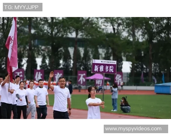 华侨球队与清华大学激战三加时赛场拼搏展现青春风采与团队精神 华侨球队与清华大学激战三加时赛场拼搏展现青春风采与团队精神