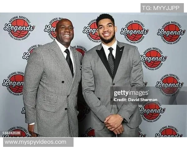 卡尔安东尼唐斯：从新星到巨星的篮球成长之路与未来展望