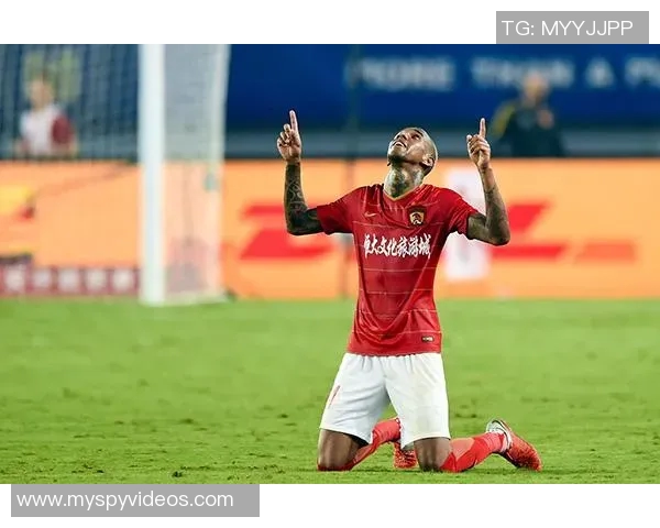 恒大与建业激战正酣全场直播精彩瞬间尽在掌握中