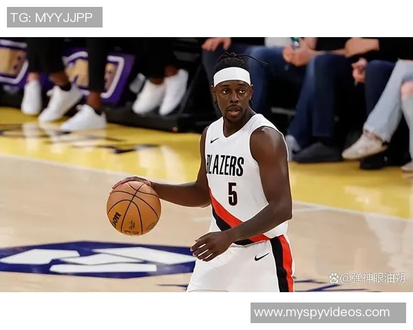 朱霍勒迪的篮球之路与影响力解析：从新秀到全明星的成长历程