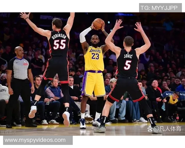 湖人对决热火央视直播分析精彩瞬间回顾与赛后点评