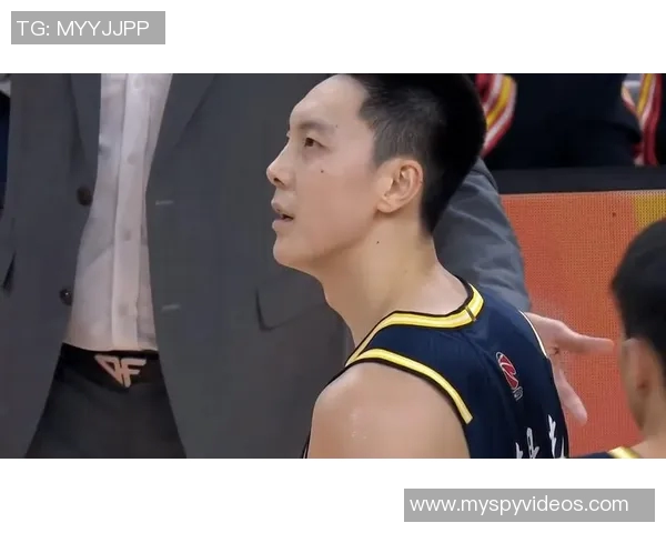 胡明轩：从年轻新星到篮球场上的领军人物的成长之路