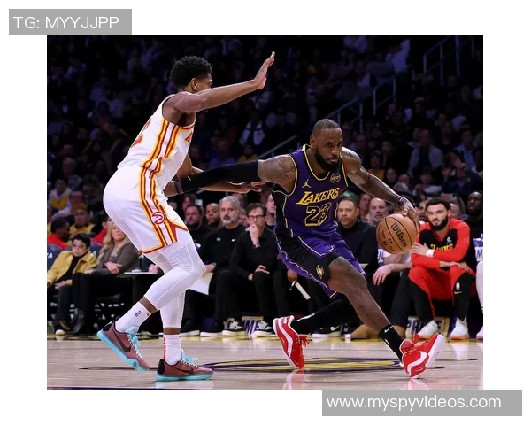 阿泰与安东尼的巅峰对决谁将成为篮球场上的传奇之王